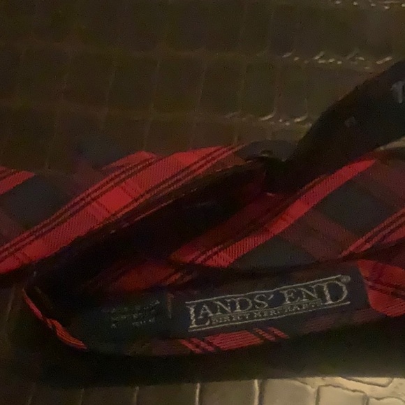 Men’s Land Ends Silk BowTie “Royal Stewart Tartan. EUC - Picture 4 of 4